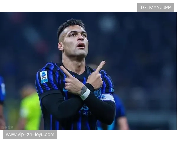 劳塔罗在混战中完成巧妙挑射，成就顶级球员的瞬间